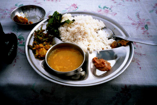 Food-and-Drinking-Water-on-an-Everest-Base-Camp-Trek-dhal-bhat