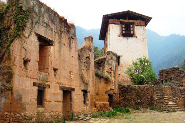 best-places-to-visit-in-bhutan-Drukgyel-Dzong