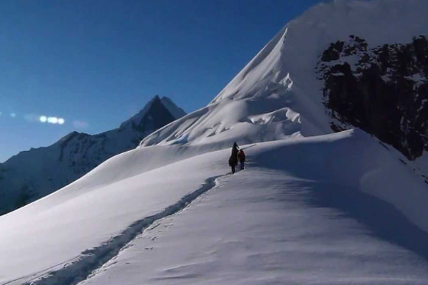 peak-climbing-in-nepal-tharpa