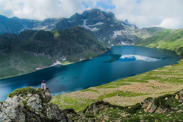 best-treks-in-india-featured
