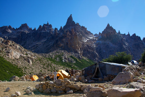 best-day-hikes-in-patagonia-refugio-frey