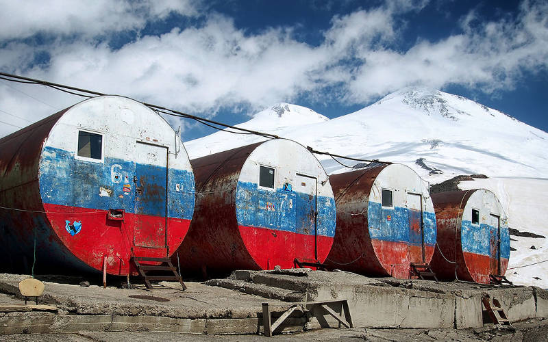 Mount-Elbrus-climb-barrels