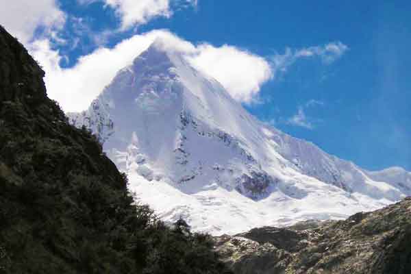 Artesonraju-Cordillera-Blanca-Andes