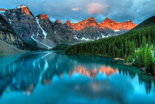 Canadian-Rocky-Mountains-Lake-Alberta