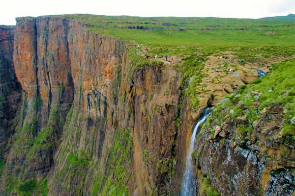 Amphitheatre-Hike-in-South-Africa