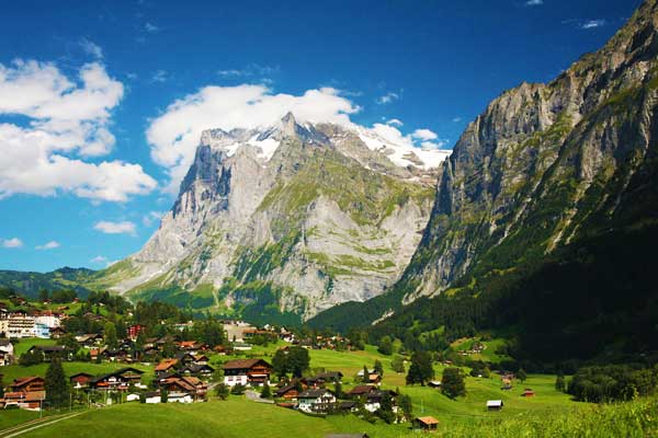 Grindelwald Hike to Lauterbrunnen in Switzerland