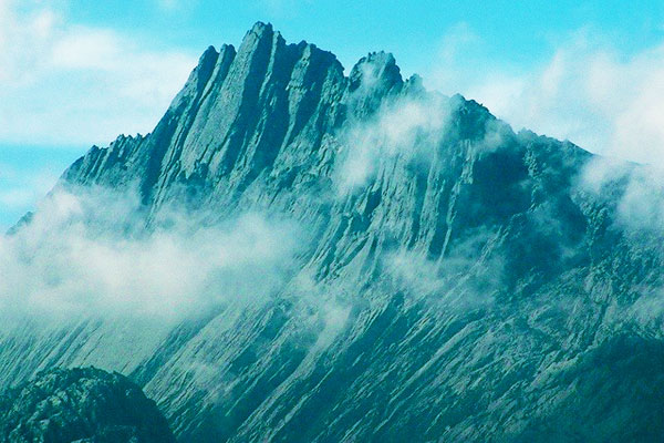 Puncak-Jaya-Carstensz-Pyramid-photo