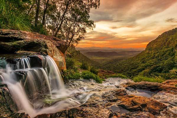 Morans-Falls-valley-of-echoes-australia