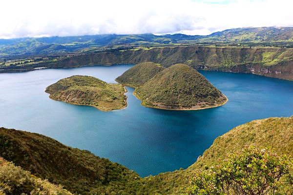 Cuicocha-lake-hiking-in-ecuador