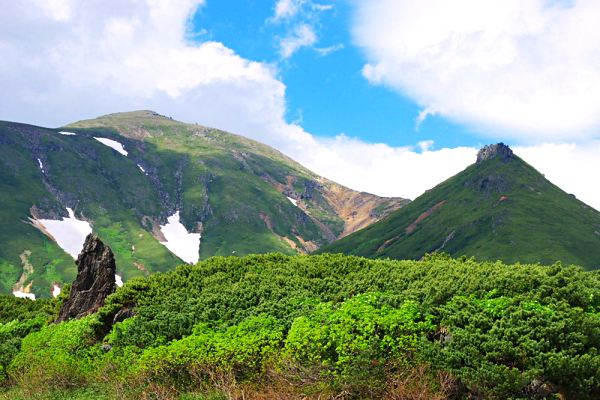 Daisetsuzan-National-Park-hiking-in-Japan