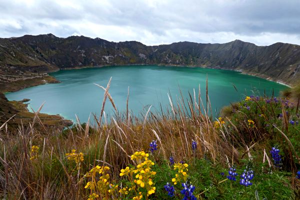 Quilotoa-Lake-hiking-in-ecuador