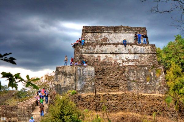 Tepozteco-pyramid-mexico-hiking