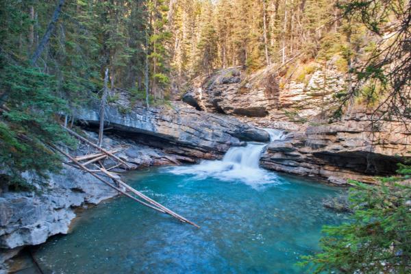 canada-johnston-canyon-falls