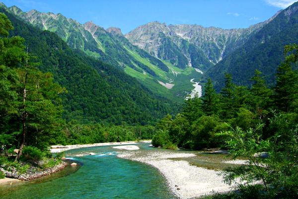 kamikochi-azusa-river-hiking-in-japan