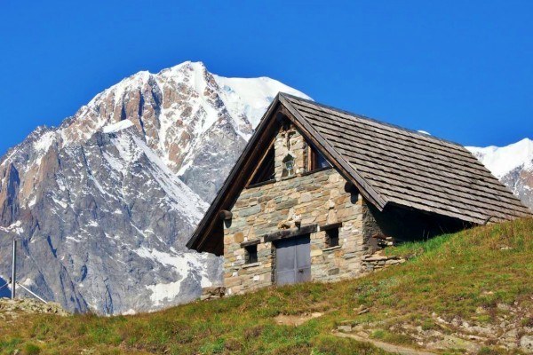 tour-du-mont-blanc-mountain-hut tour-du-mont-blanc-mountain-hut
