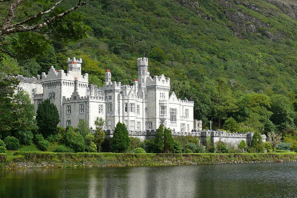 Kylemore Abbey ireland diamond trail