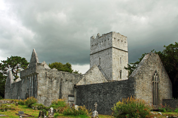 Muckross Abbey ireland hikes