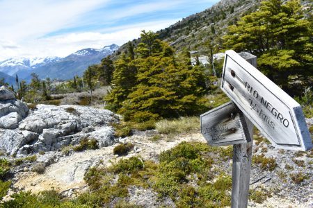 Trail marker outside O' Higgins, Chile