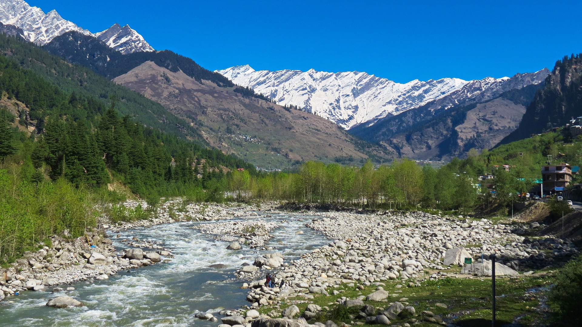 treks in himachal in july