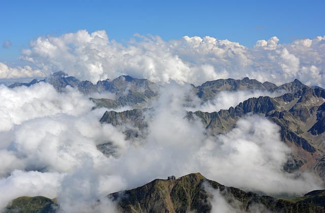 pyrenees mountains